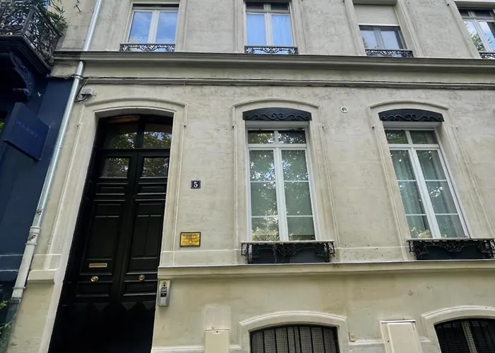 De Charme Du General Leclerc - Place D'erlon - Hypercentre - Gare - * Reims